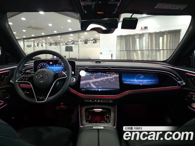 Mercedes-Benz E-Class 2025 — Photo 15/20
