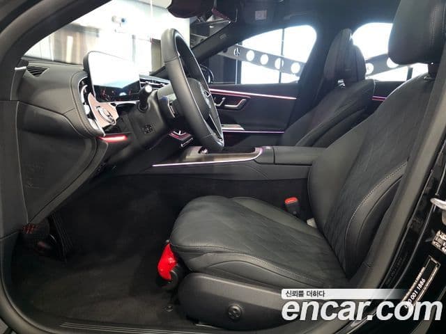 Mercedes-Benz E-Class 2025 — Photo 14/20