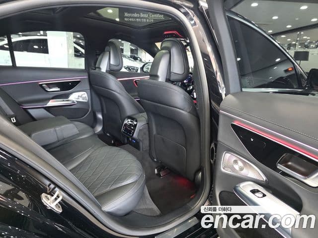 Mercedes-Benz E-Class 2025 — Photo 17/20