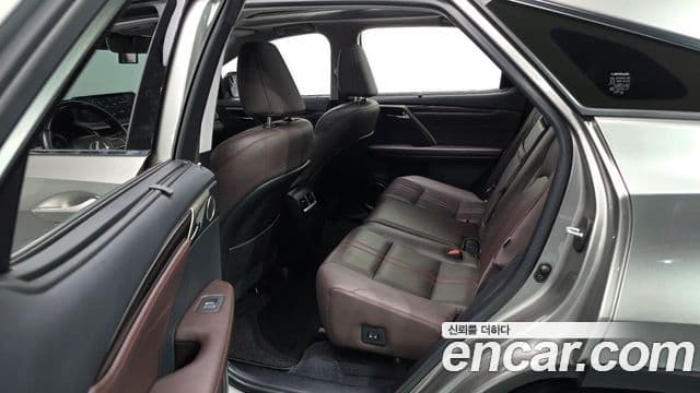 Lexus RX450h 2021 — Photo 8/20