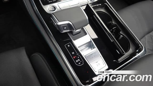 Audi Q8 2024 — Photo 7/20