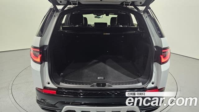 Land Rover Discovery Sport 2024 — Фото 10/20