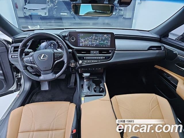 Lexus ES300h 2024 — ფოტო 13/19