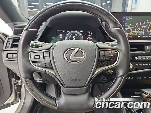Lexus ES300h 2024 — ფოტო 15/19