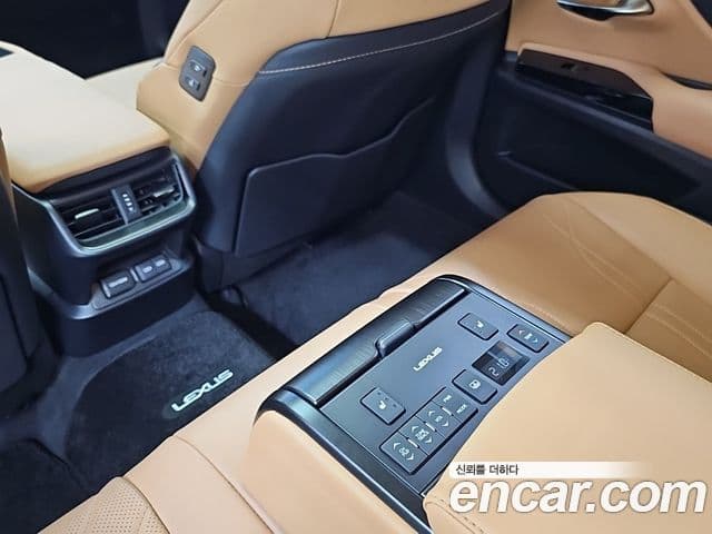 Lexus ES300h 2024 — ფოტო 14/19