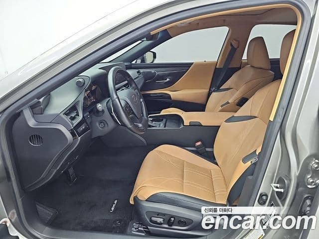 Lexus ES300h 2024 — ფოტო 6/19