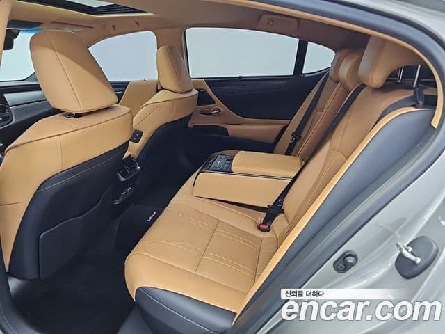 Lexus ES300h 2024 — ფოტო 4/19