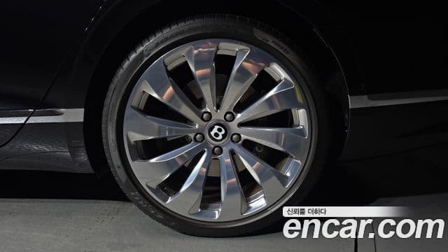 Bentley Flying Spur 2021 — Şəkil 32/37