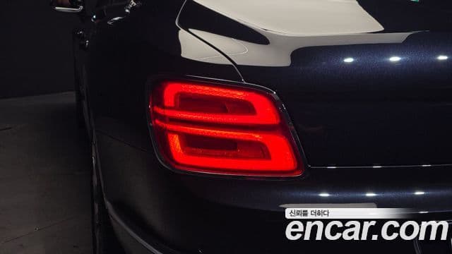 Bentley Flying Spur 2021 — Şəkil 16/37
