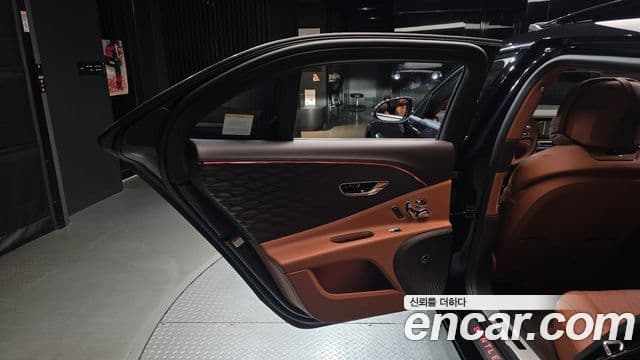 Bentley Flying Spur 2021 — Şəkil 23/37