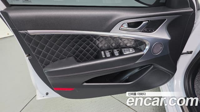 Genesis G70 2018 — Photo 1/33