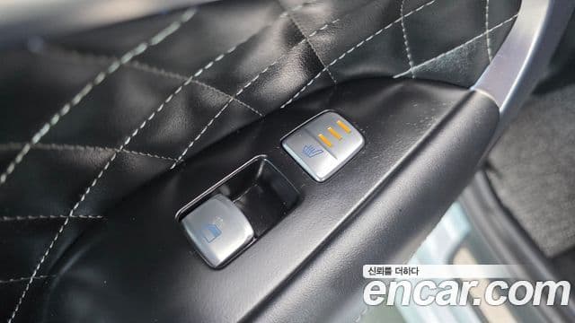 Genesis G70 2018 — Photo 18/33