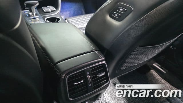 Genesis G70 2018 — Photo 32/33