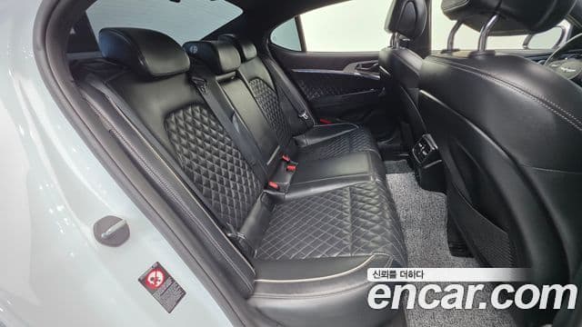 Genesis G70 2018 — Photo 13/33