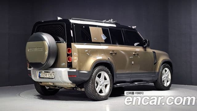 Land Rover Defender 2021 — Photo 9/32