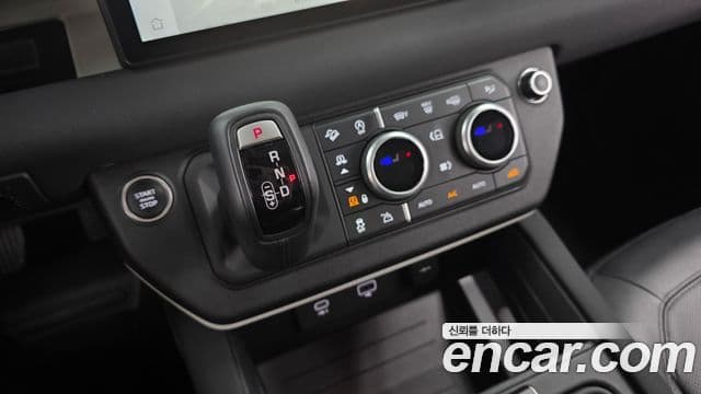 Land Rover Defender 2021 — Photo 10/32