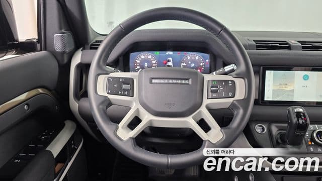 Land Rover Defender 2021 — Photo 31/32