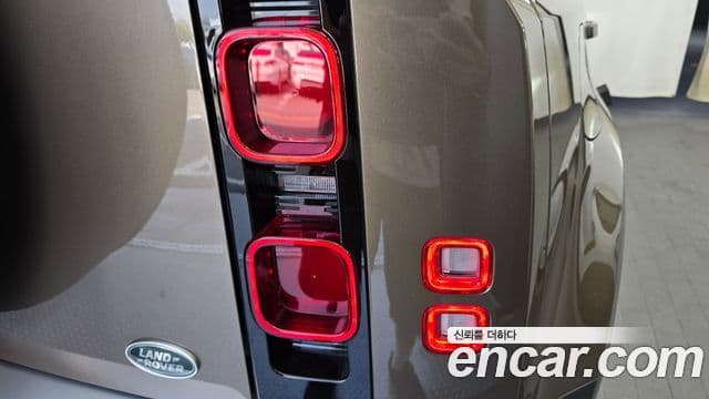Land Rover Defender 2021 — Photo 3/32