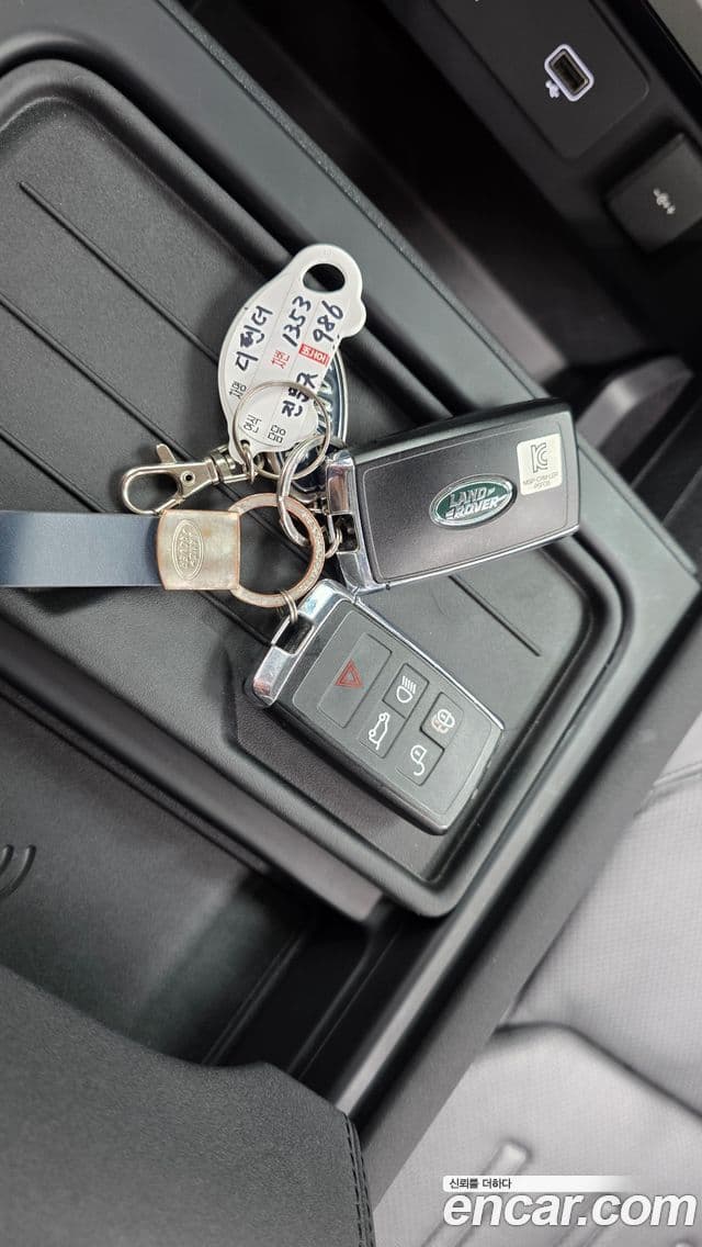Land Rover Defender 2021 — Photo 15/32