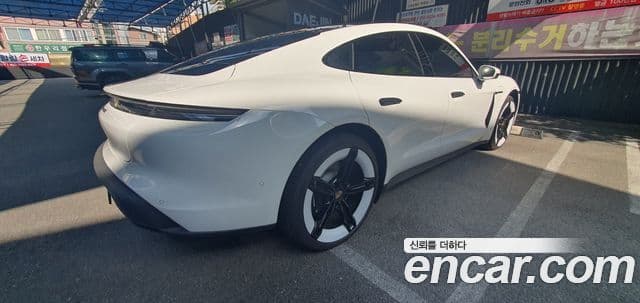 Porsche Taycan 2025 — ფოტო 9/16