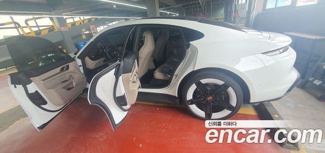 Porsche Taycan 2025 — ფოტო 8/16