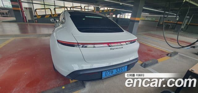 Porsche Taycan 2025 — ფოტო 10/16