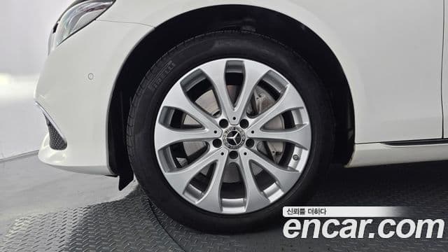 Mercedes-Benz E-Class 2018 — Фото 5/20