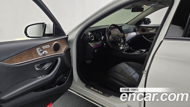 Mercedes-Benz E-Class 2018 — Фото 10/20