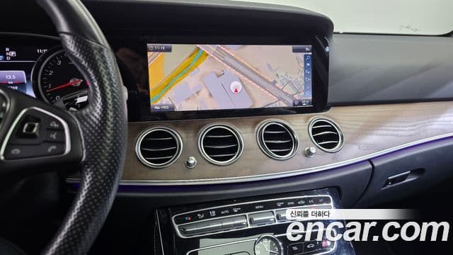 Mercedes-Benz E-Class 2018 — Фото 11/20