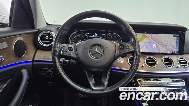Mercedes-Benz E-Class 2018 — Фото 12/20
