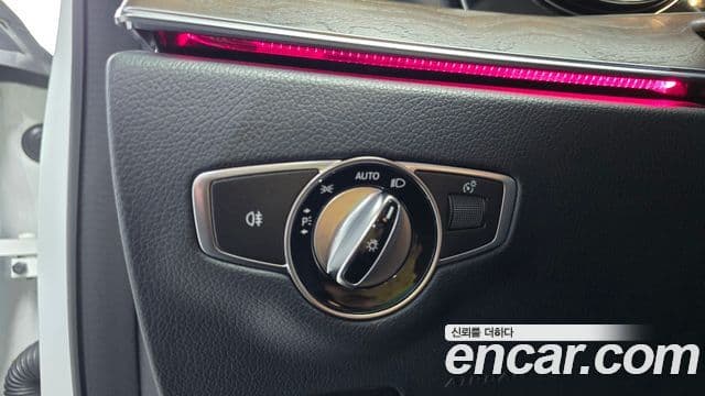 Mercedes-Benz E-Class 2018 — Фото 19/20