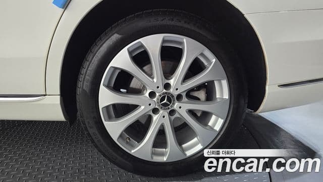 Mercedes-Benz E-Class 2018 — Photo 14/32