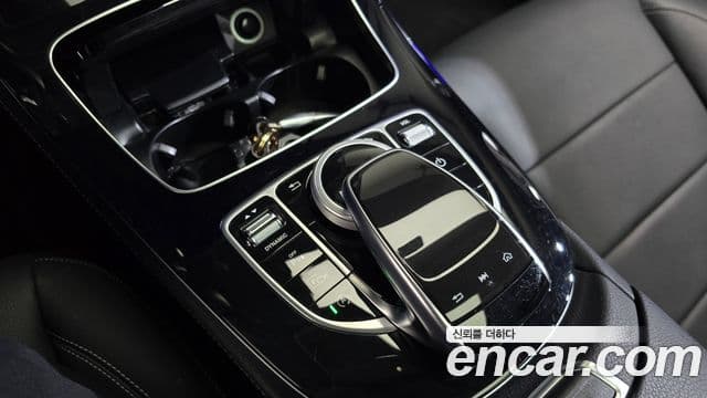 Mercedes-Benz E-Class 2018 — Photo 15/32