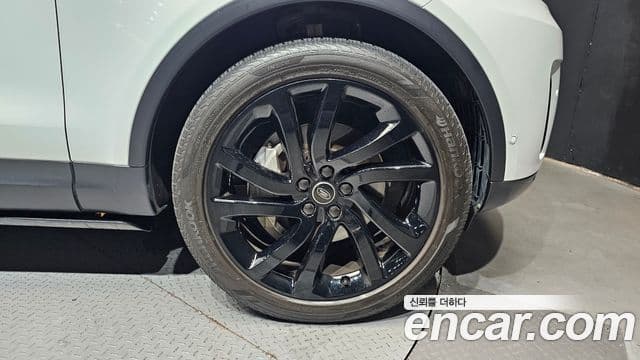 Land Rover Discovery 5 2021 — Şəkil 16/32
