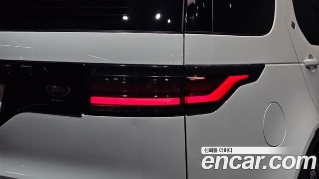 Land Rover Discovery 5 2021 — Şəkil 21/32