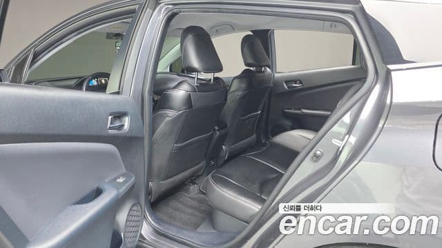 Toyota Prius 2018 — Şəkil 21/30