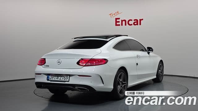 Mercedes-Benz C-Class 2021 — Photo 24/33