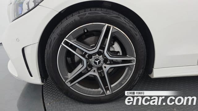 Mercedes-Benz C-Class 2021 — Photo 7/33
