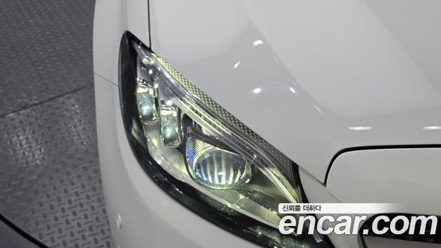 Mercedes-Benz C-Class 2021 — Photo 16/33