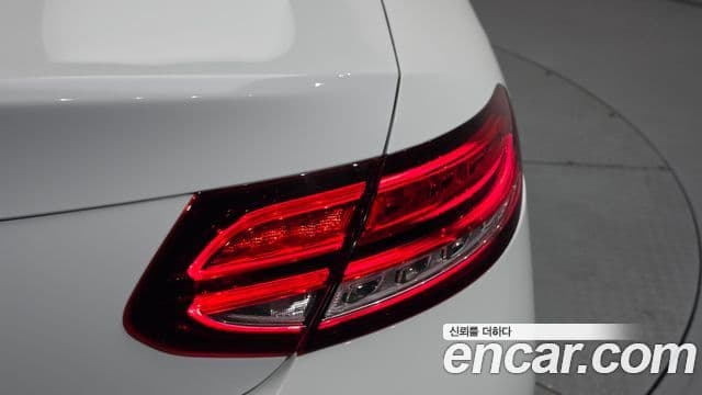 Mercedes-Benz C-Class 2021 — Photo 27/33
