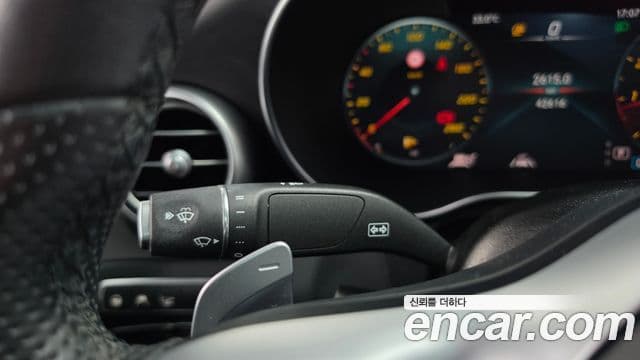 Mercedes-Benz C-Class 2021 — Photo 32/33