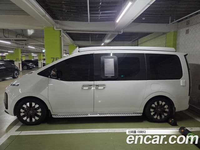Hyundai Staria 2022 — Photo 17/18