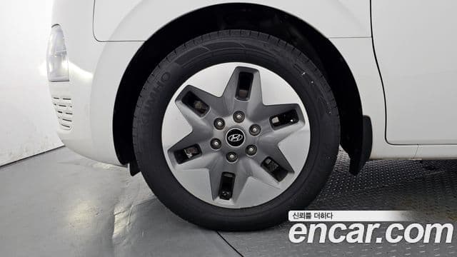 Hyundai Staria 2022 — ფოტო 19/32