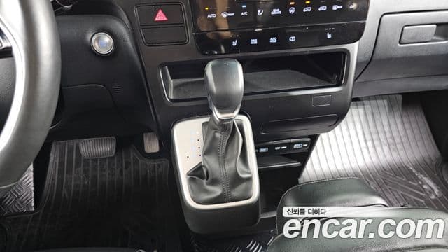 Hyundai Staria 2022 — ფოტო 30/32