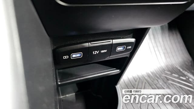 Hyundai Staria 2022 — ფოტო 28/32
