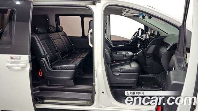 Hyundai Staria 2022 — ფოტო 26/32