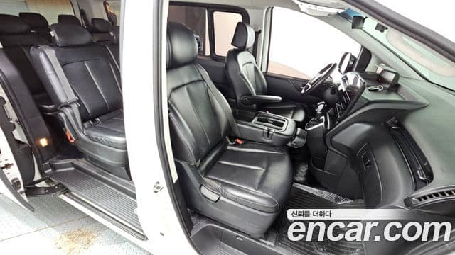 Hyundai Staria 2022 — ფოტო 3/32
