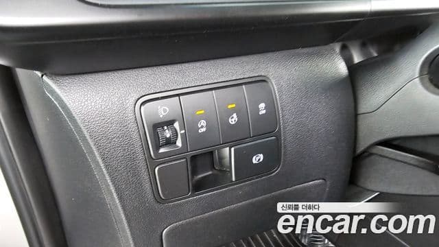 Hyundai Staria 2022 — ფოტო 21/32
