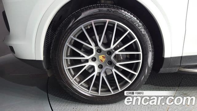 Porsche Cayenne 2020 — Photo 19/20