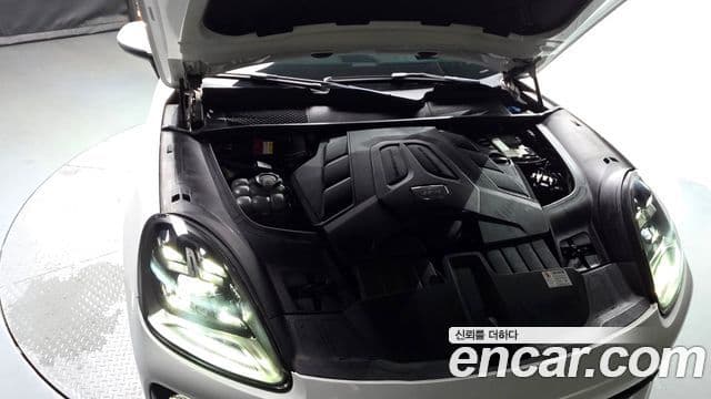 Porsche Cayenne 2020 — Photo 1/20